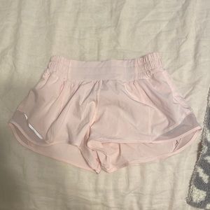 Size 4 lululemon strawberry milkshake hotty hots 2”5 inseam
